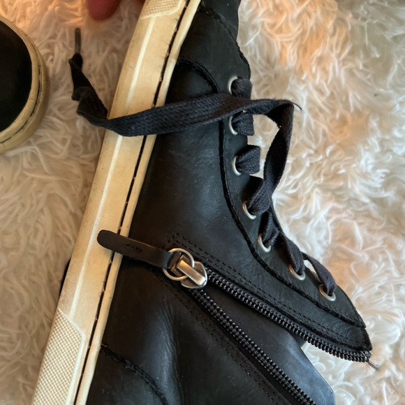 UGG boots size 7.5 in GUC - Picture 14 of 16